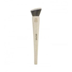 Brocha angulada de fibra natural para maquillaje fluido de Beter. 
