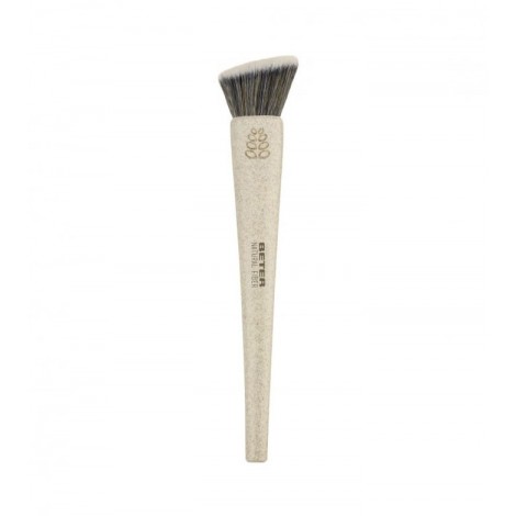 Brocha angulada de fibra natural para maquillaje fluido de Beter. 